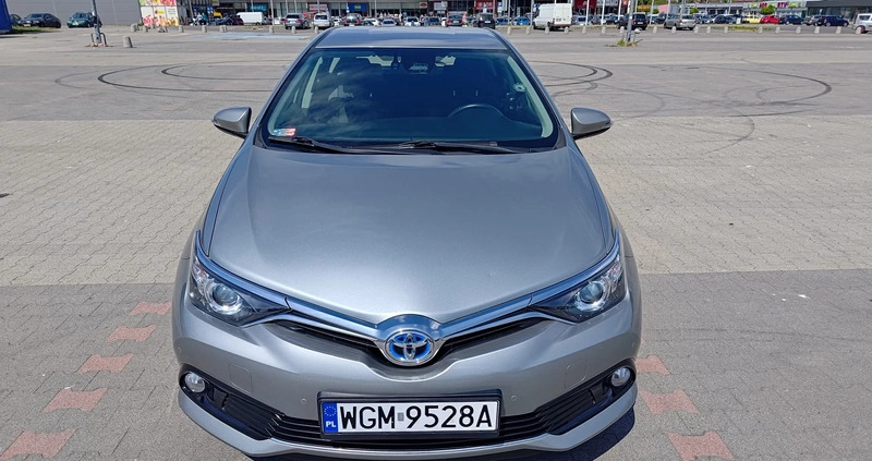 Toyota Auris cena 64990 przebieg: 97200, rok produkcji 2018 z Świnoujście małe 67